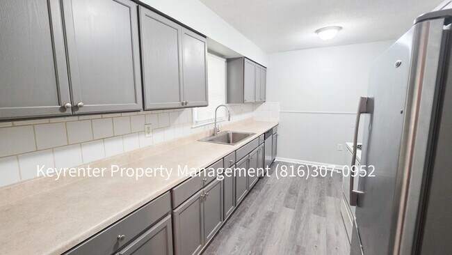 Building Photo - 202 N Paul Dr