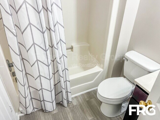 Building Photo - 2700 Thackery Rd