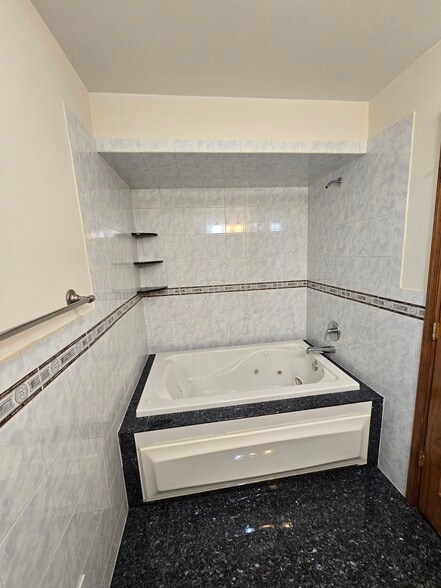 Building Photo - 35 Hawkins St