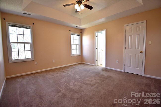 Building Photo - 614 Meadowbrook Dr