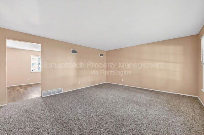 Building Photo - 1310 Petite Dr