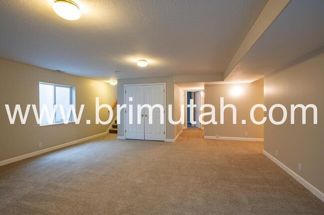 Building Photo - 602 E Land Rush Dr