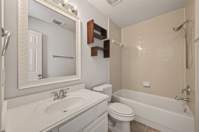 Building Photo - 3308 Clearview Cir