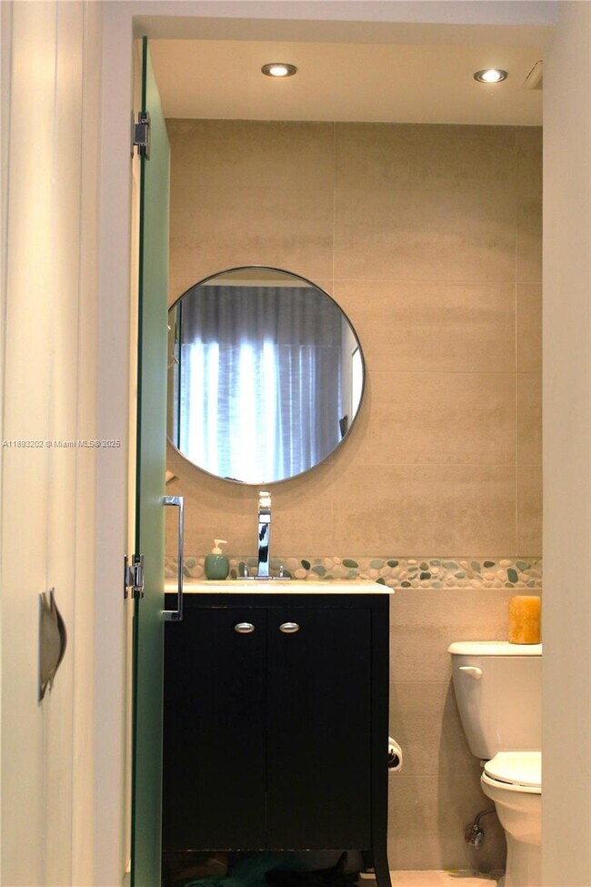 Building Photo - 540 Brickell Key Dr