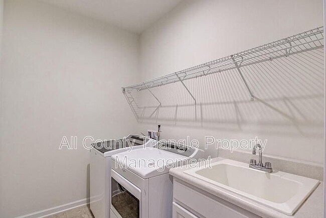 Building Photo - 728 Lampwick Ln