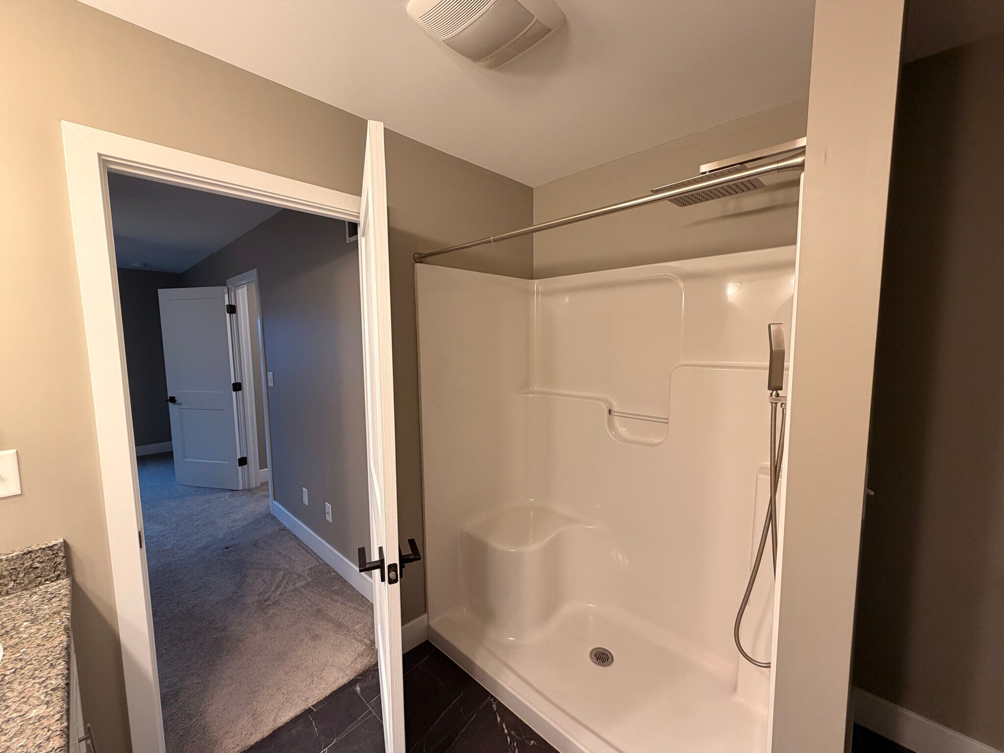 Building Photo - 746 Golden Spring Dr