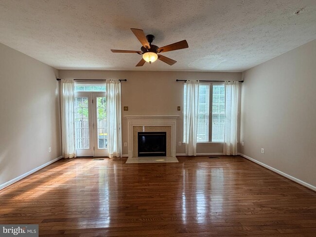 Building Photo - 2805 Settlers View Dr