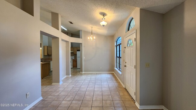 Building Photo - 8800 Mountain Lake Dr S