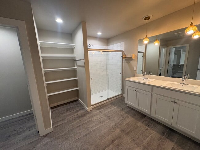 Building Photo - Beautiful 4 Bedroom 2 Bath Home in Wollforth!