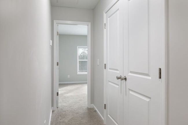 Building Photo - Gorgeous 2 Bed 2.5 Bath Home Ready for Mov...