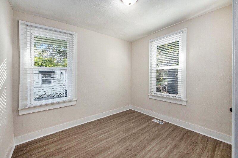 Building Photo - 2755 E Surrey Dr