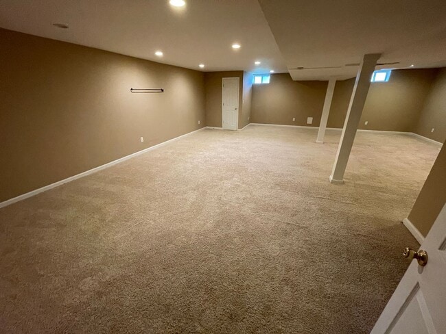 Building Photo - Amazing Home East Jefferson Co For Lease
