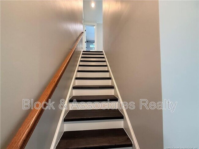 Building Photo - 1610 N Stonegate Dr