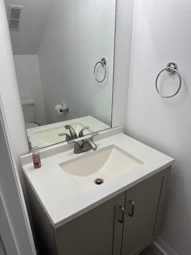 Building Photo - 4642 SW 45th Ln