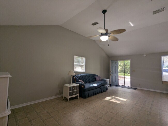 Building Photo - Lakefront Living on Little Lake Geneva – Main Home + Private In-Law Suite!