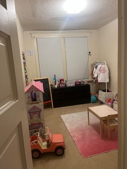 Building Photo - 3453 Woodburn Ave