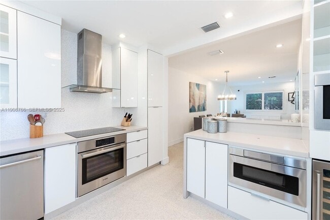 Building Photo - 829 Malaga Ave