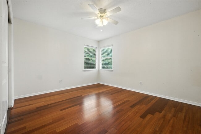 Building Photo - 4714 Sunshine Dr