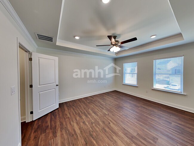 Building Photo - 1076 Highland Walk