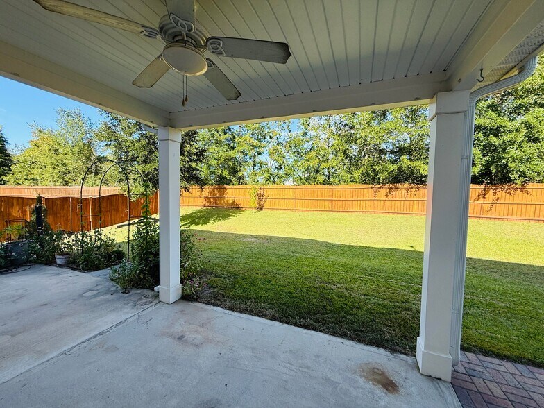Building Photo - 223 Charter Oaks Dr