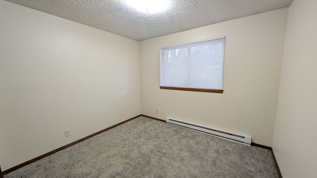 Building Photo - 2 bedroom 1 bath duplex