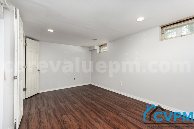 Building Photo - 723 Snowdon Ln