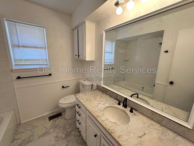Building Photo - 1428 SW 72nd St