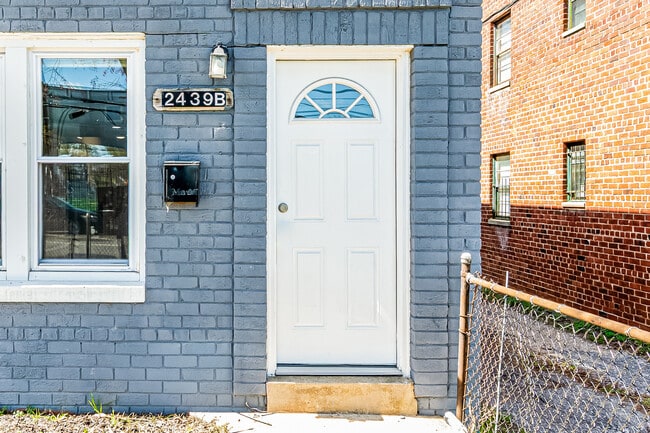 Building Photo - 2439 25th St SE