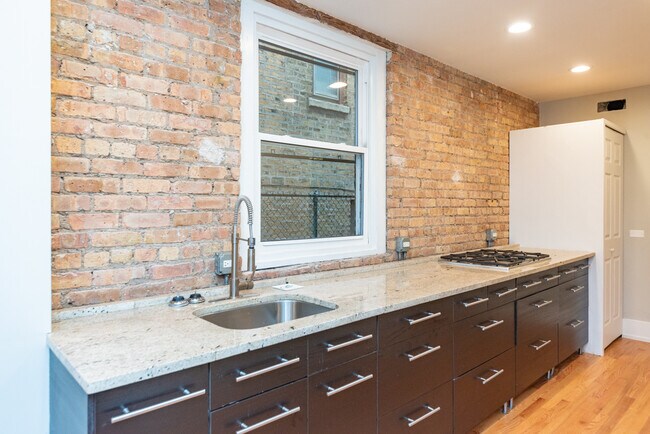 Building Photo - 1122 W Addison St