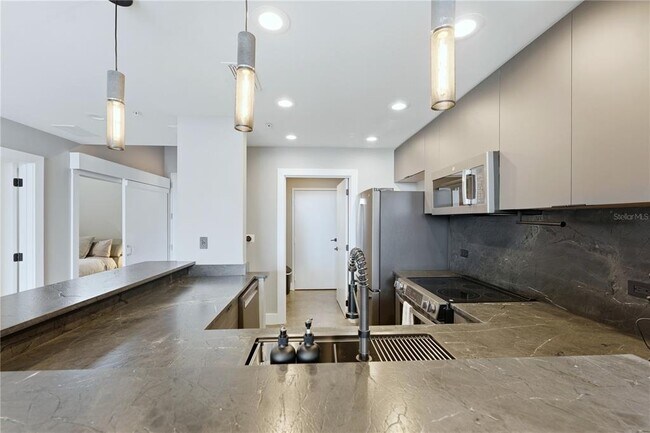 Building Photo - 525 E Jackson St