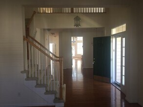 Building Photo - Available NOW - Must See Townhome at Powhatan Place, First floor primary suite!