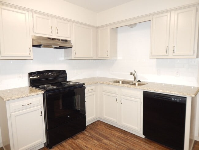 Building Photo - 10074 Wooded Way