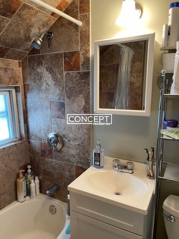 Building Photo - 12 Shepherd Ave