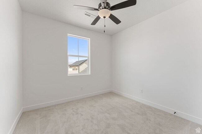 Building Photo - Brand New Holmes Home