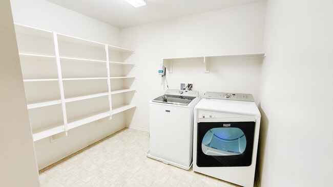 Building Photo - 34213 Parkside Dr