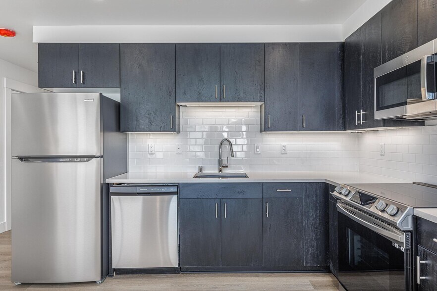 Building Photo - West Vine Townhomes