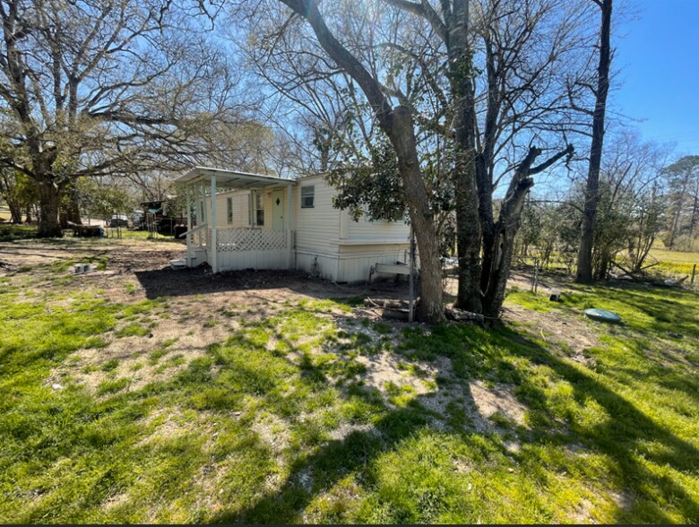 Building Photo - 2 B Harding St