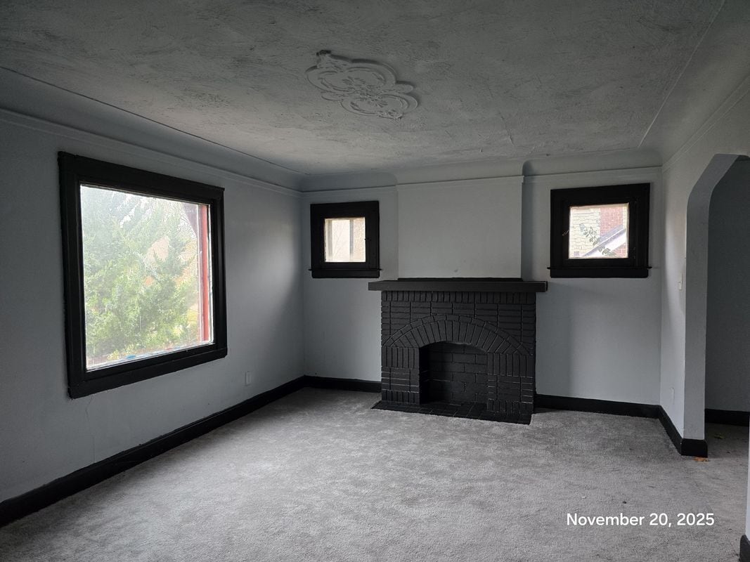 Building Photo - 9379 Manor