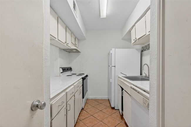 Building Photo - 9550 Deering Dr