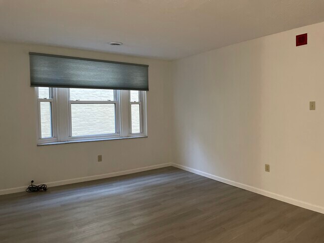 Living room - 5523 Ellsworth Ave