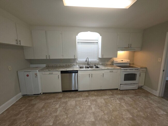 Building Photo - 4134 Sheridan Dr