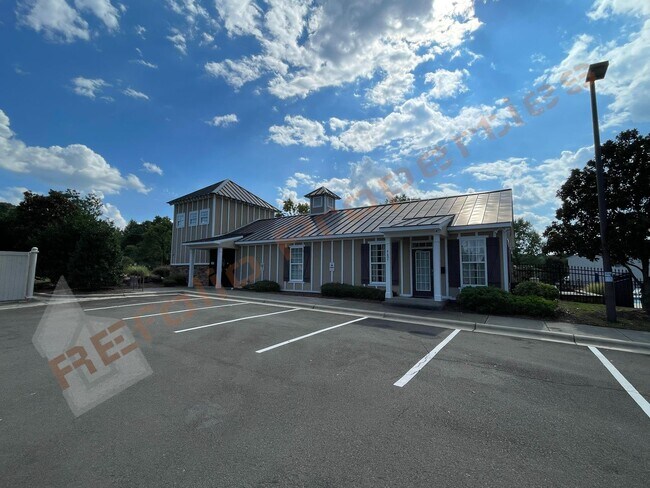 Building Photo - 1304 Cozart St