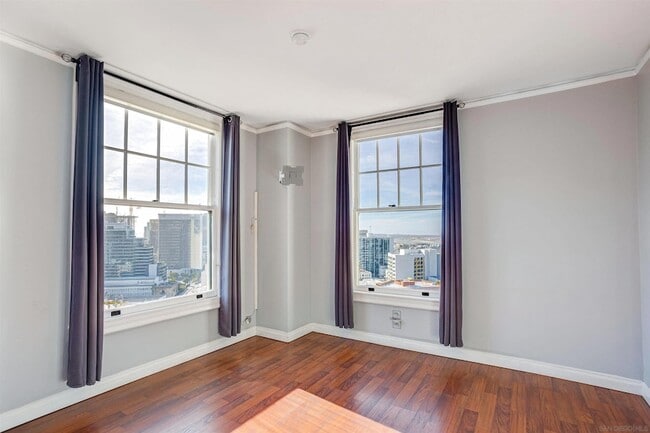 Building Photo - 702 Ash St