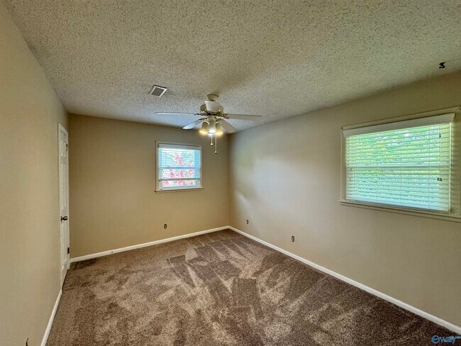 Building Photo - 1005 San Ramon Ave SE