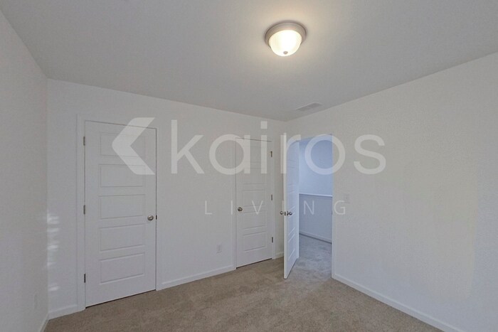 Building Photo - 118 English Oak Ln