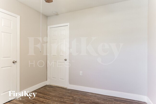 Building Photo - 6812 SW 22nd Ct