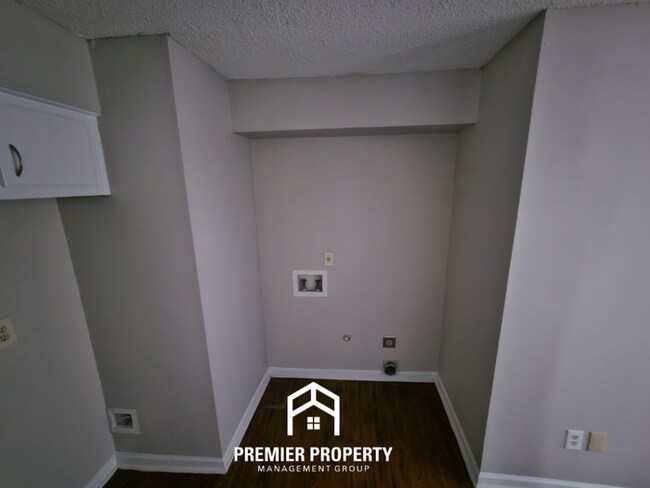 Building Photo - 6622 Amersham Dr