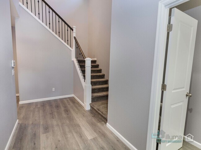 Building Photo - Spacious 4 Bedroom Home with Solar Power Near Cooper Mountain Nature Park