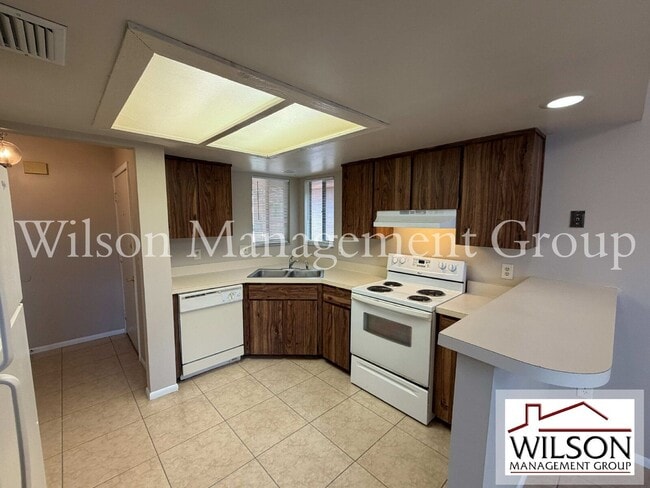 Building Photo - 220 Sunshower Ct