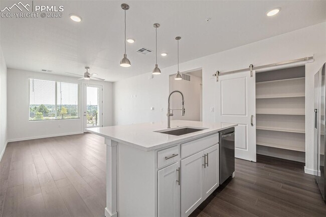 Building Photo - Top Floor Penthouse at Victory Ridge